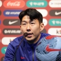 기자회견 당시 이미지 출처:스포츠 한국