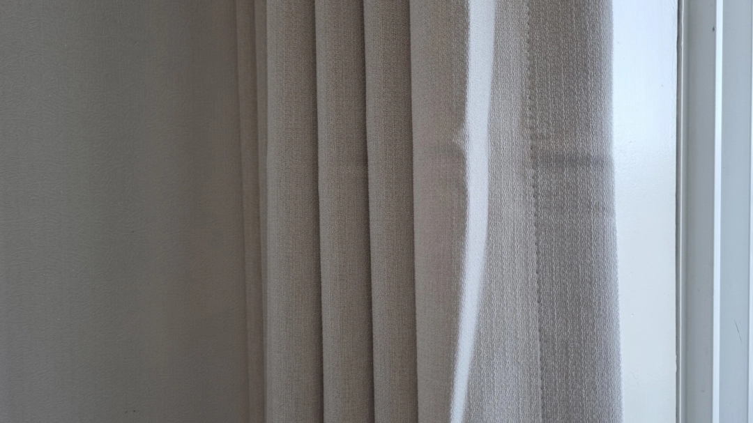 커튼에 주름 생긴 모습