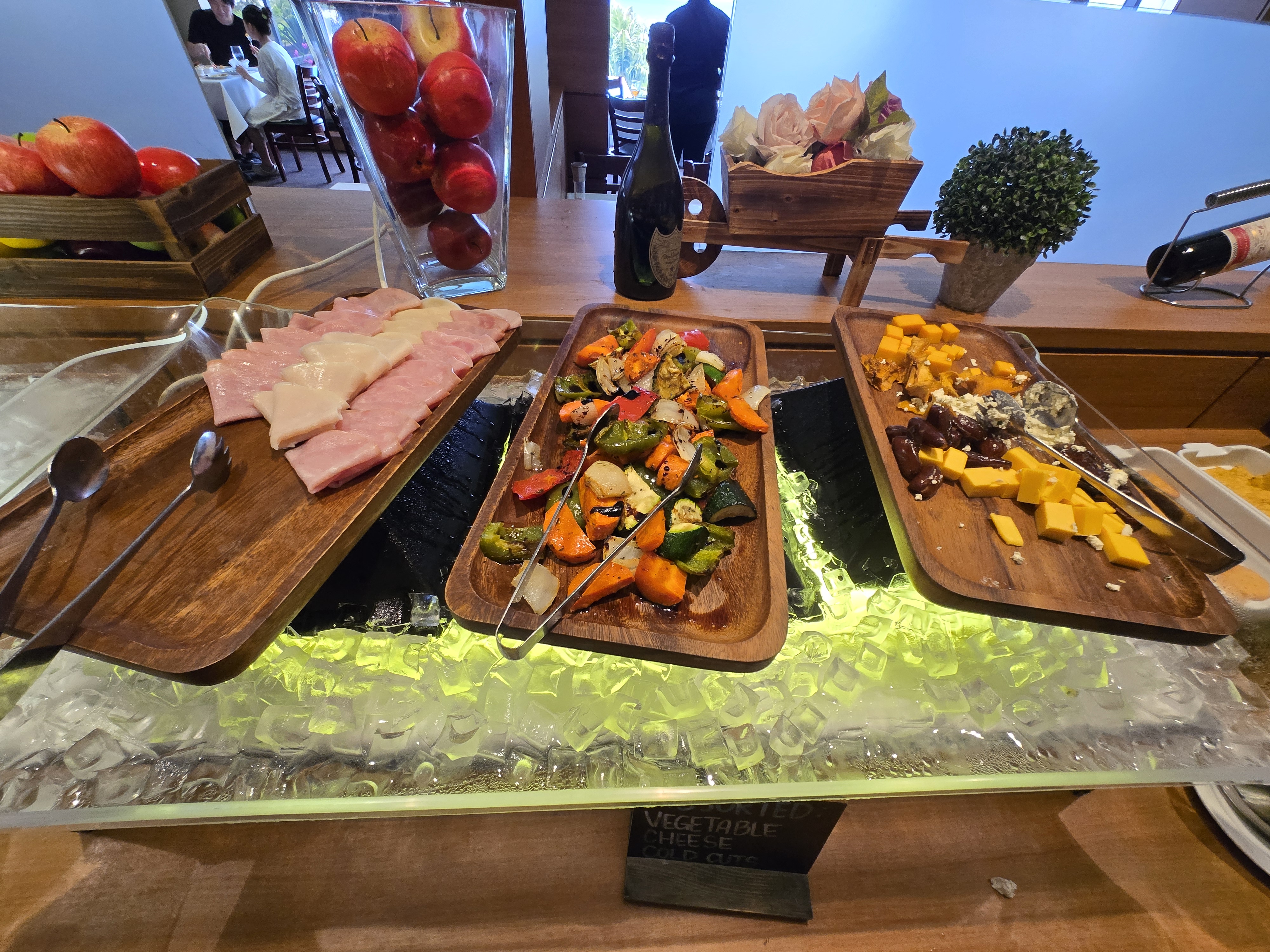 괌 PIC 비스트로 레스토랑 런치 샐러드