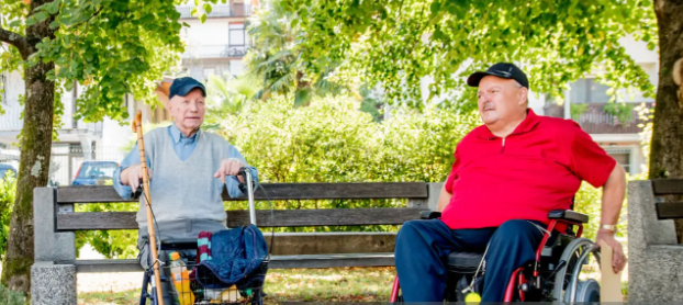 한국과 유럽의 고령자 복지제도의 차이를 이미지로 보여주기 위한 고령자 사진