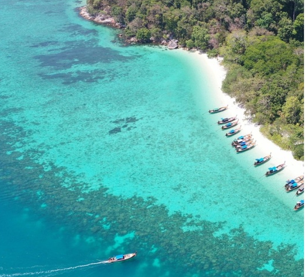 태국 피피섬 해변 하늘에서 드론촬영