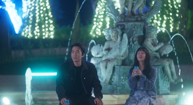 계단에서 굴러떨어진 사고로 봉청자는 모든기억을 되찾는다. [출처: ENA "금쪽같은 내스타" ]