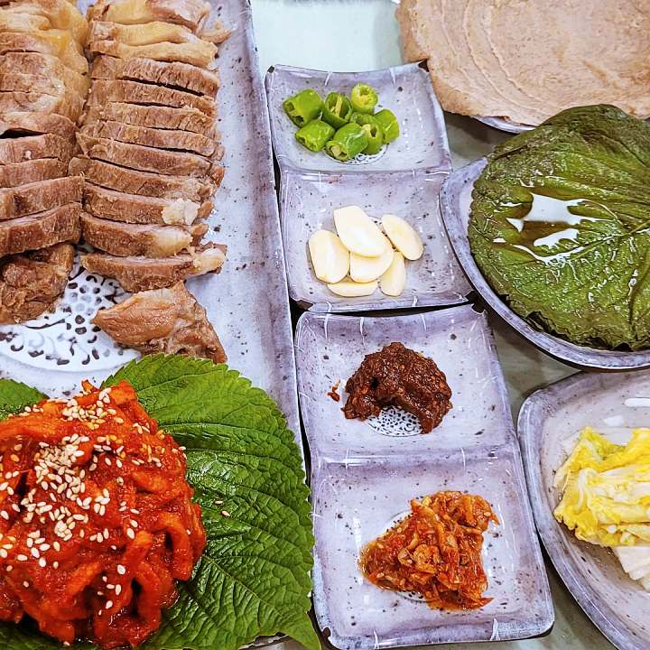 식객 허영만 백반기행 신소율 편 흑돼지보쌈 비빔막국수 수육 코다리막국수 고기국수 원주 맛집 소개