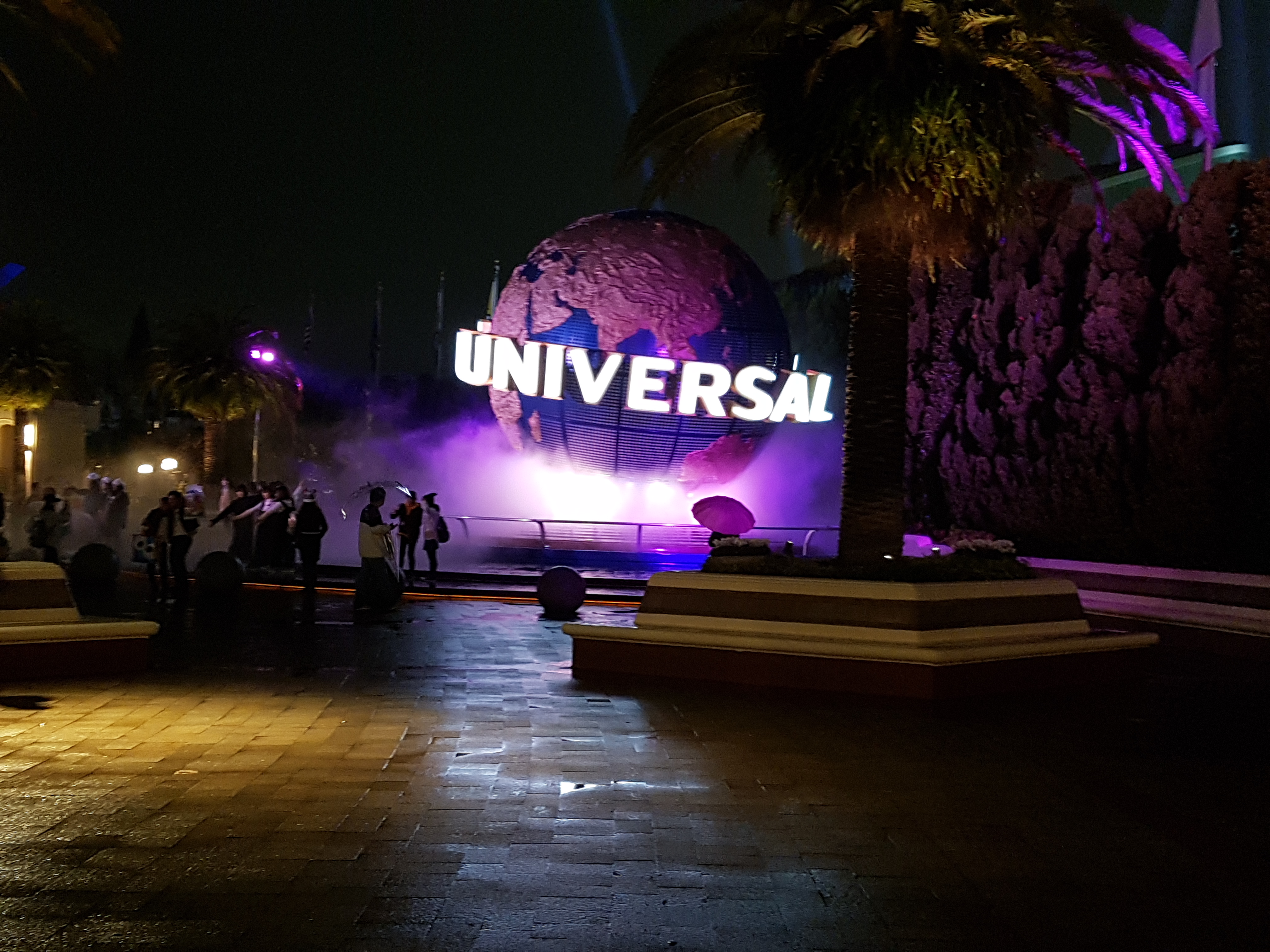 밤에본 유니버셜스튜디오 지구본