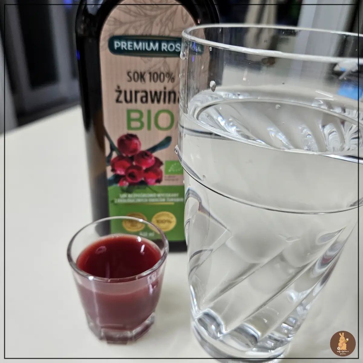 크랜베리주스-소주잔-1잔과-물-1컵