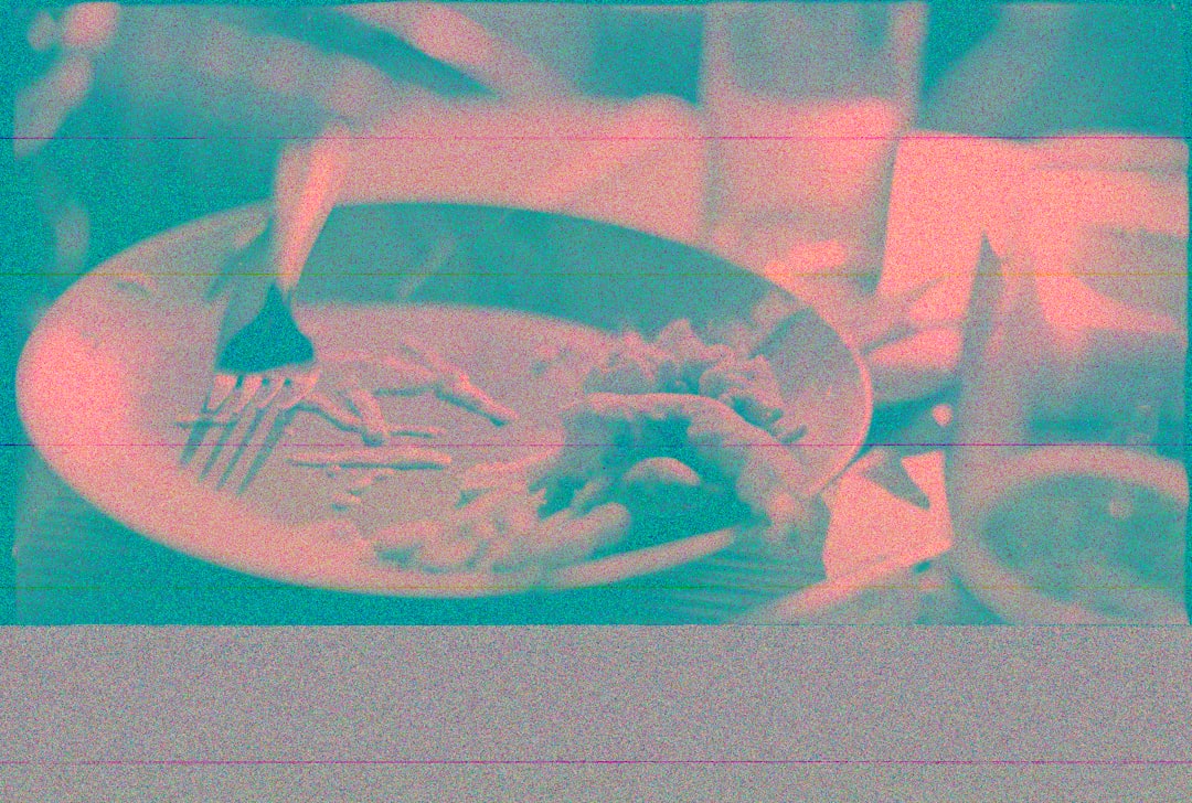 추천하는 영어 명사는 credit입니다. 이 맥락에서 장려금은 일반적으로 tax credit로 번역되며, 전체 표현은 Earned Income Tax Credit for Working Families with Children으로 자연스럽게 쓰입니다. 간단한 대안으로는 Working Families Tax Credit도 자주 사용됩니다.