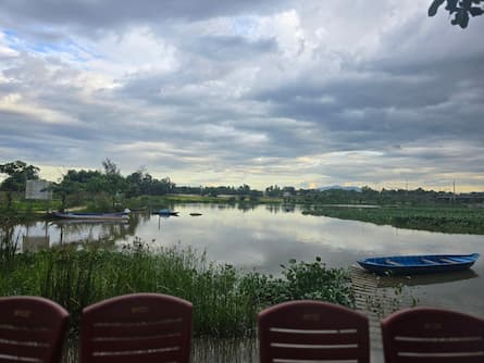 물 빛이 내려앉은 저녁 – 강나룻터에서 잠시 멈춘 하루