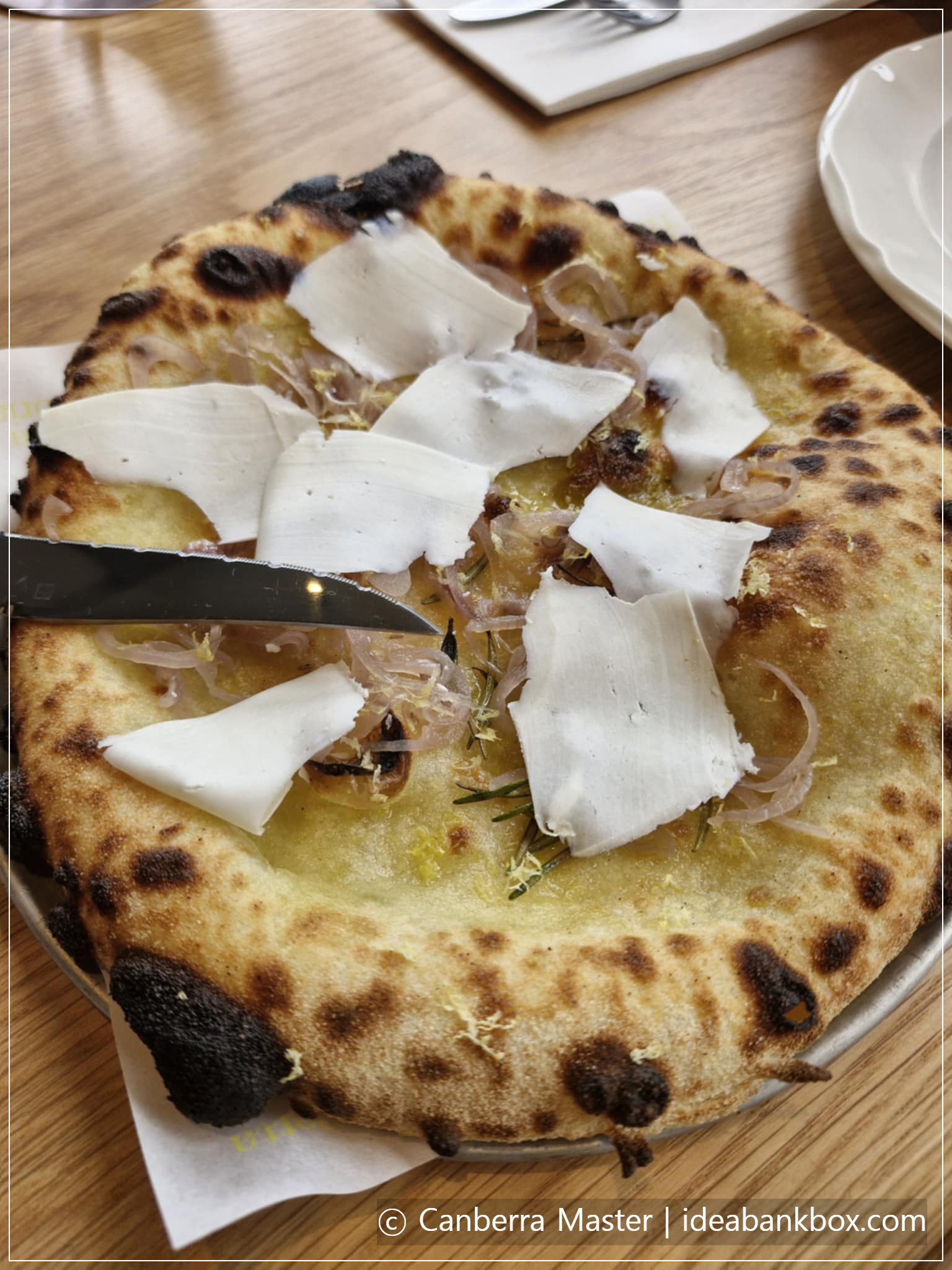 피제타 (로즈마리, 양파, 리코타 살라타)