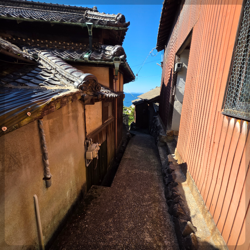 좁은 골목 / Narrow alley
