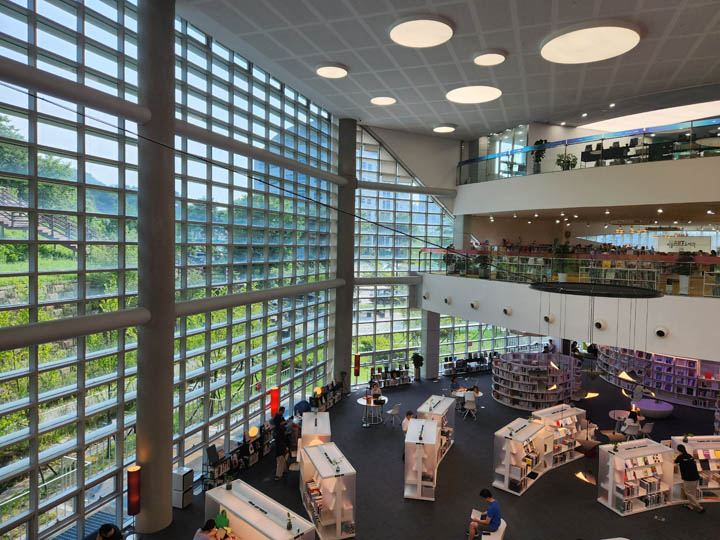 의정부미술도서관 내부