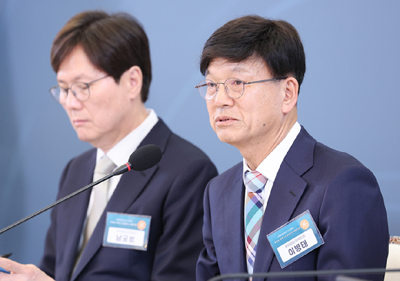 이병태 규제합리화위원회 부위원장이 15일 청와대에서 이재명 대통령 주재로 열린 규제합리화위원회 제1차 전체회의에서 발언하고 있다.