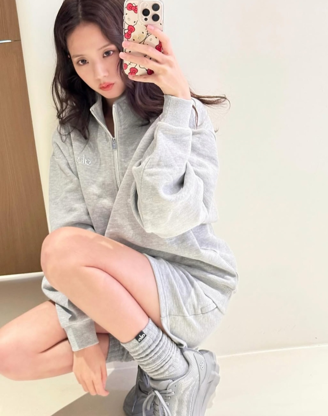 블랙핑크 지수 회색 운동복