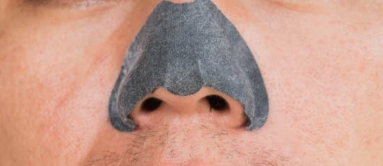 코의 블랙헤드 제거