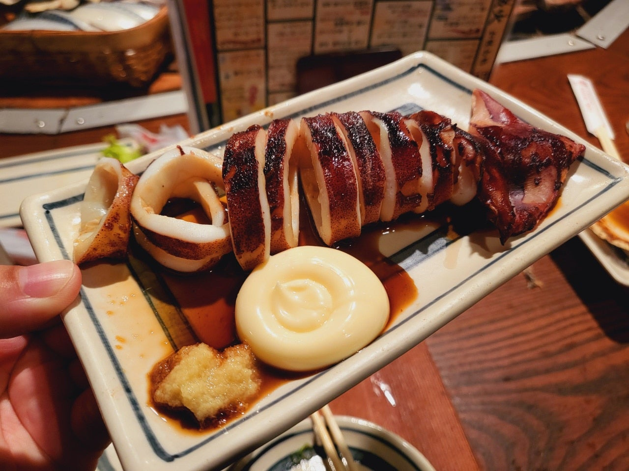 오사카 우메다 술집 이자카야 생맥주 한잔하기 좋은 로바다야끼 이사리비마츠다꼬치 오사사에 나온 맛집