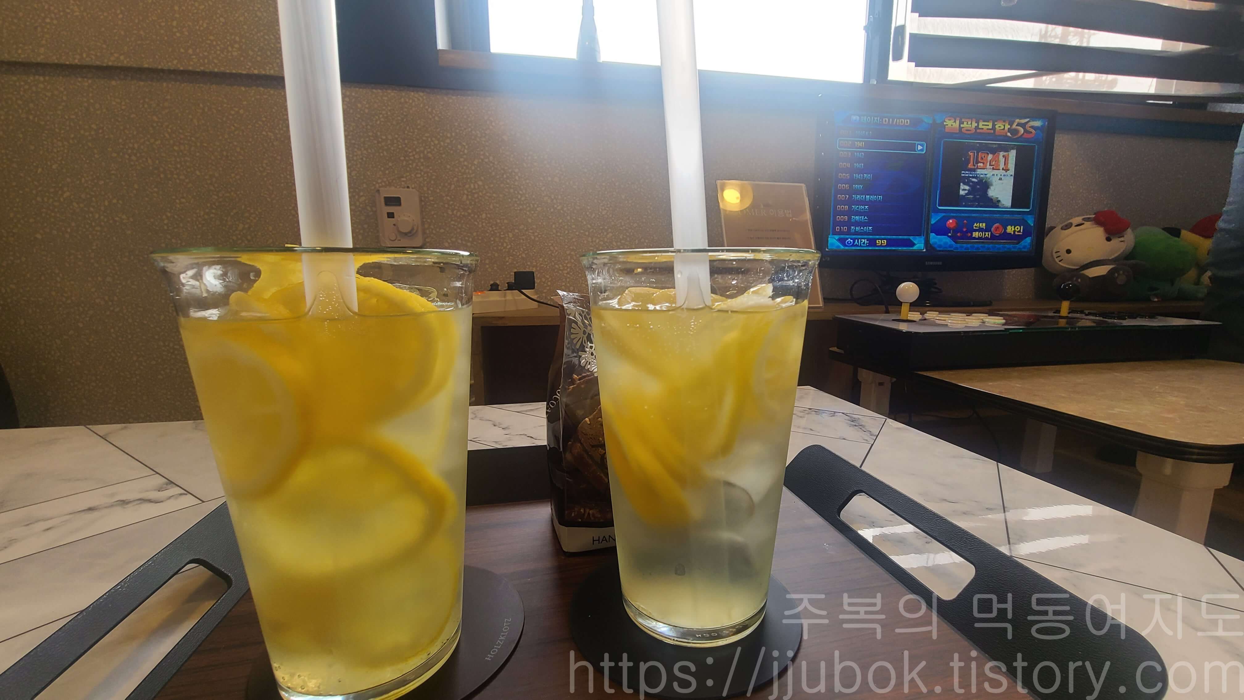 오멜-에클레시아-카페-2층-오락기-좌석