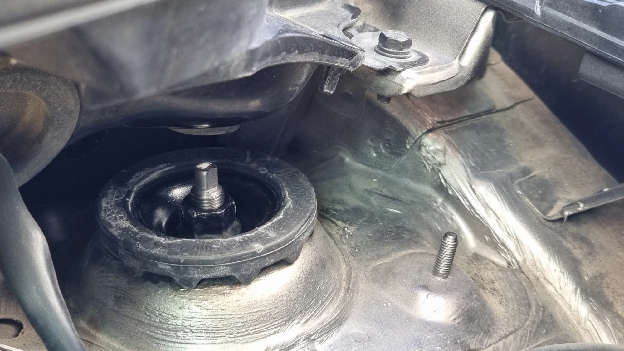 너트로 고정해 놓은 상태