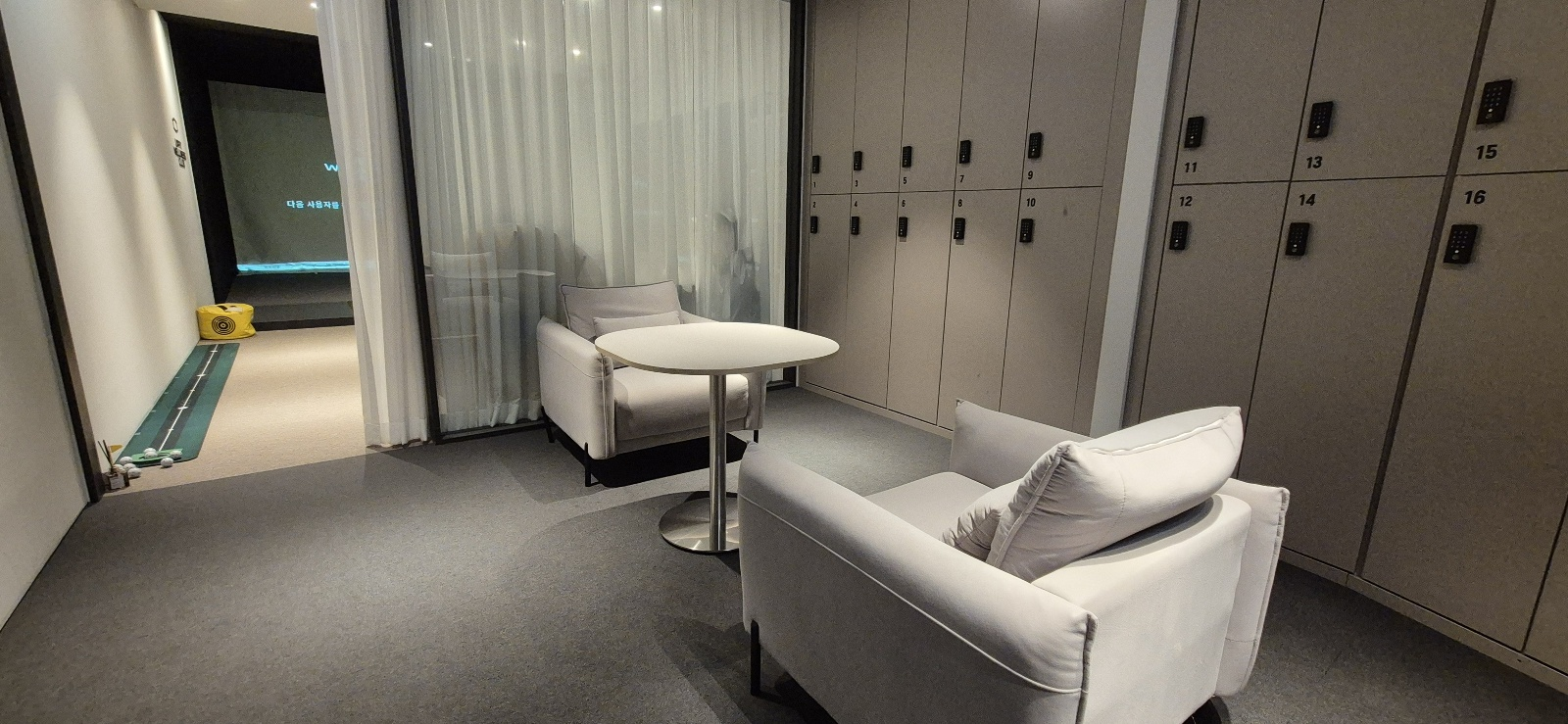 지하1층 골프레슨룸