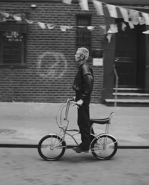 에반 모크와 로제의 뮤직비디오 'Toxic Till The End'