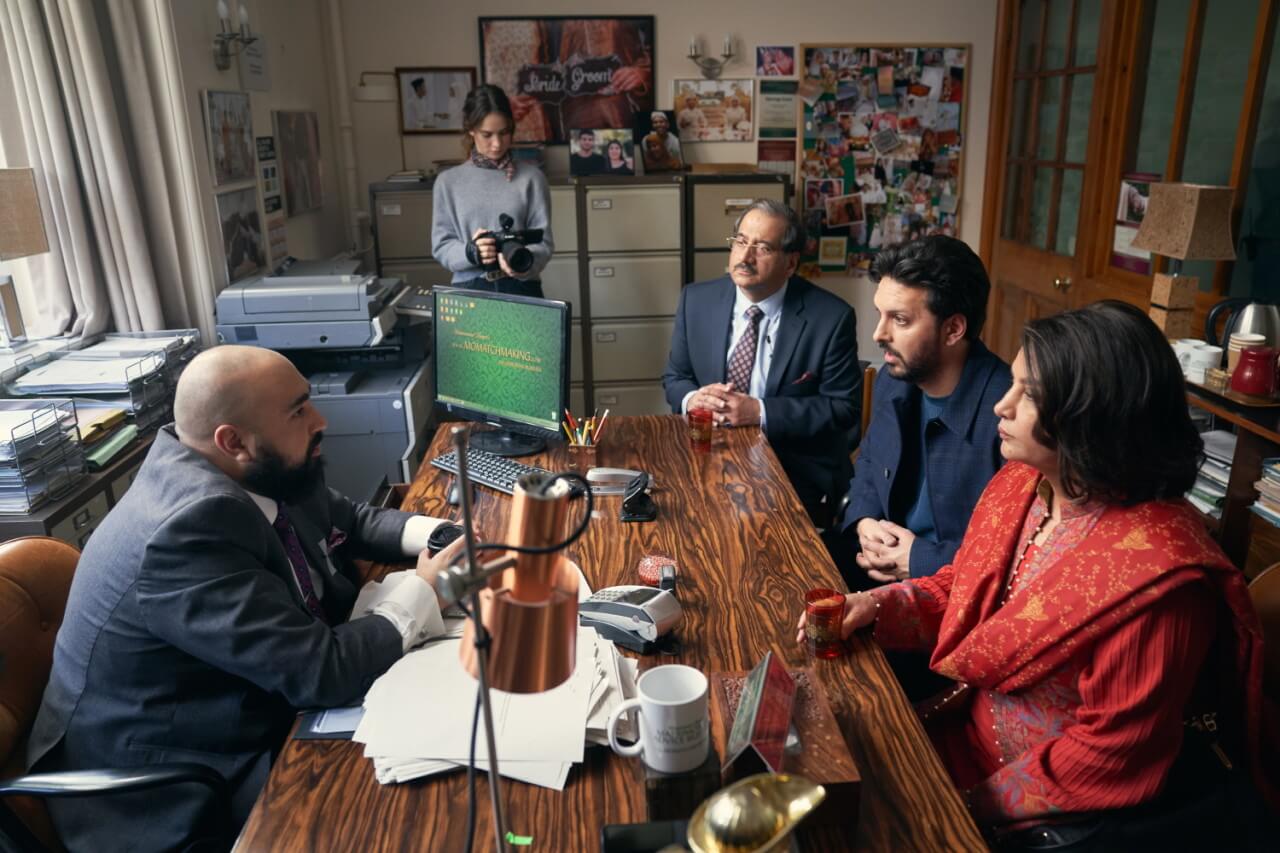 왓츠러브 줄거리