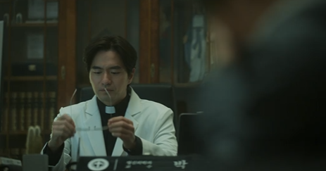 희준의 엄마와 상담하는 박형곤 신부