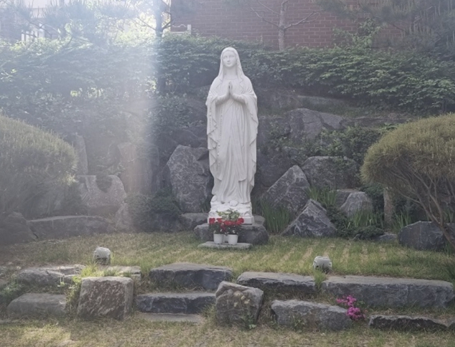 대전 변동성당 성모동산