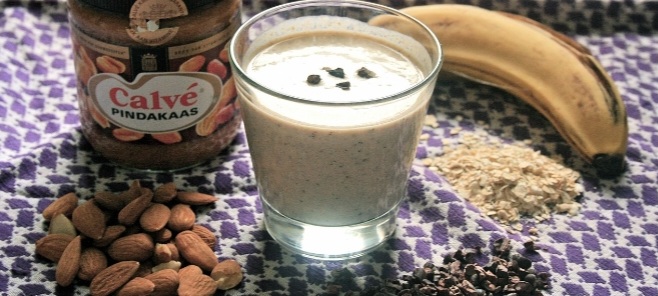 바나나는 견과류나 단백질. 식이섬유등과 함께 섭휘하면 혈당을 낮출 수 있으며 다양한 영양소를 골고루 섭취할 수 있다.