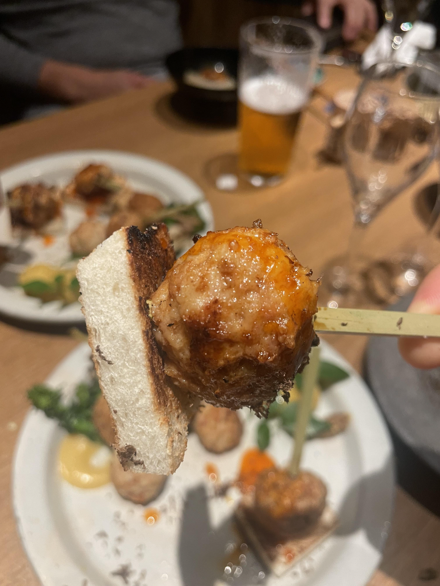 쿠마노 야키토리 빵을 곁들인 꼬치구이