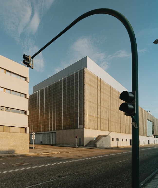 독립영화 속 '날것'의 연기 분석: 꾸며지지 않은 진실, 파격적인 에너지의 발현