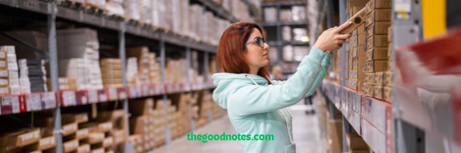 이케아에서-물건을-고르고-있는-여자