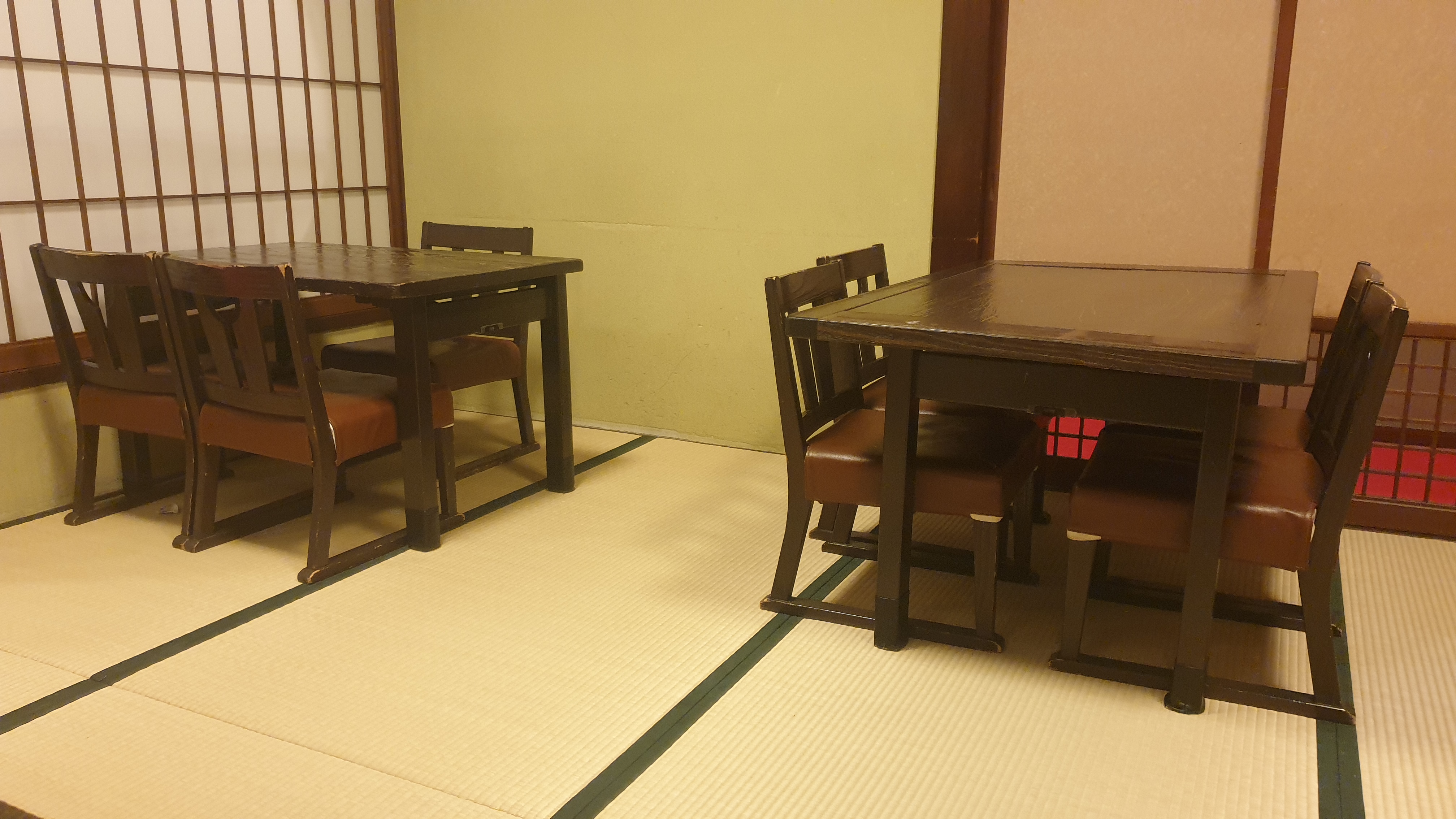 일본가정식 욧소본점 내부 인테리어 모습