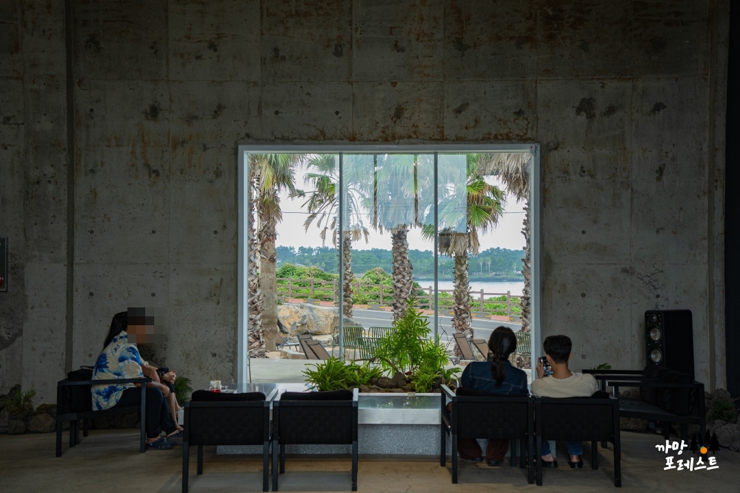 꼬스뗀뇨 내부 분위기