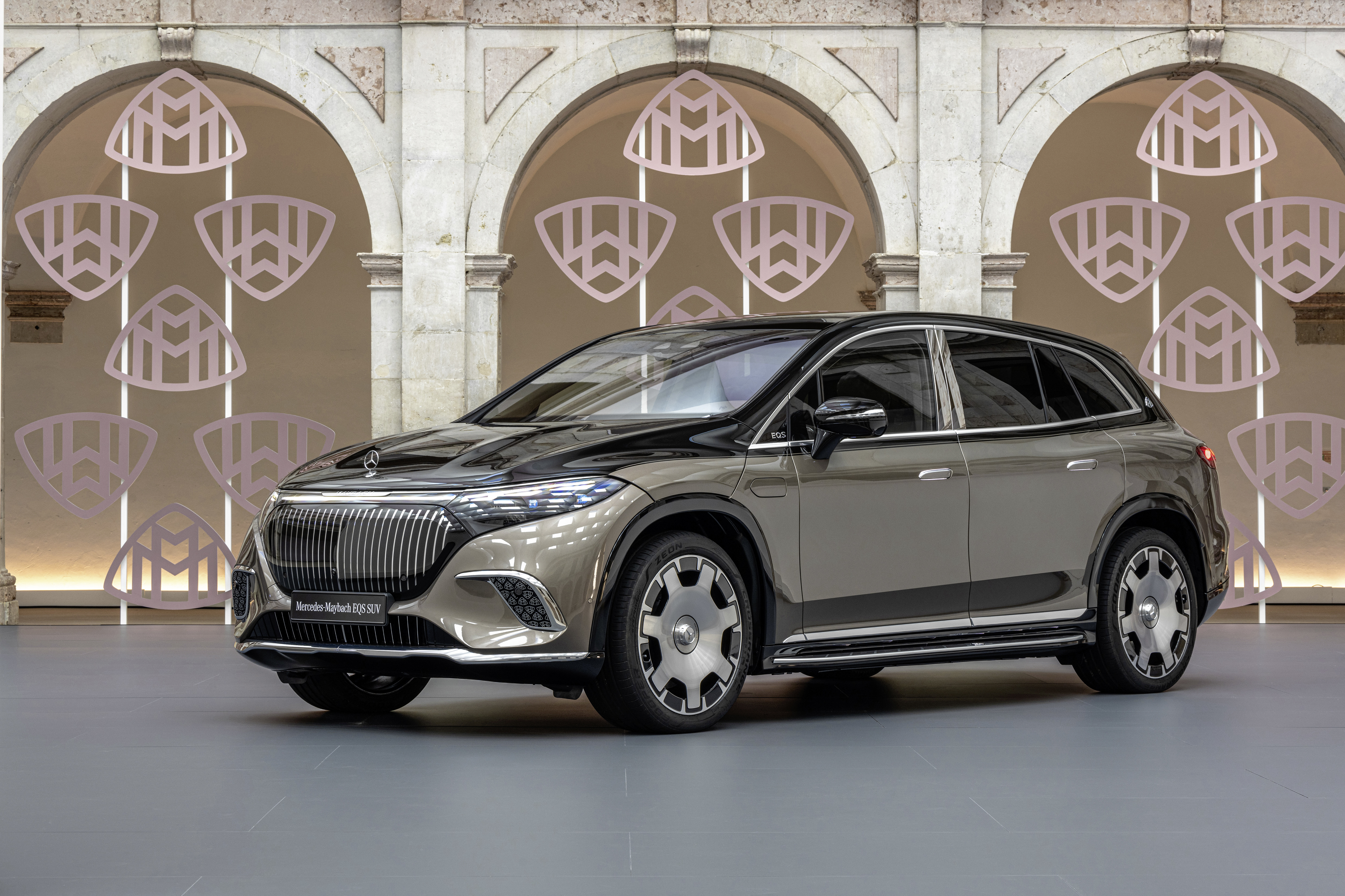 2024 메르세데스 마이바흐 EQS 680 SUV 사진