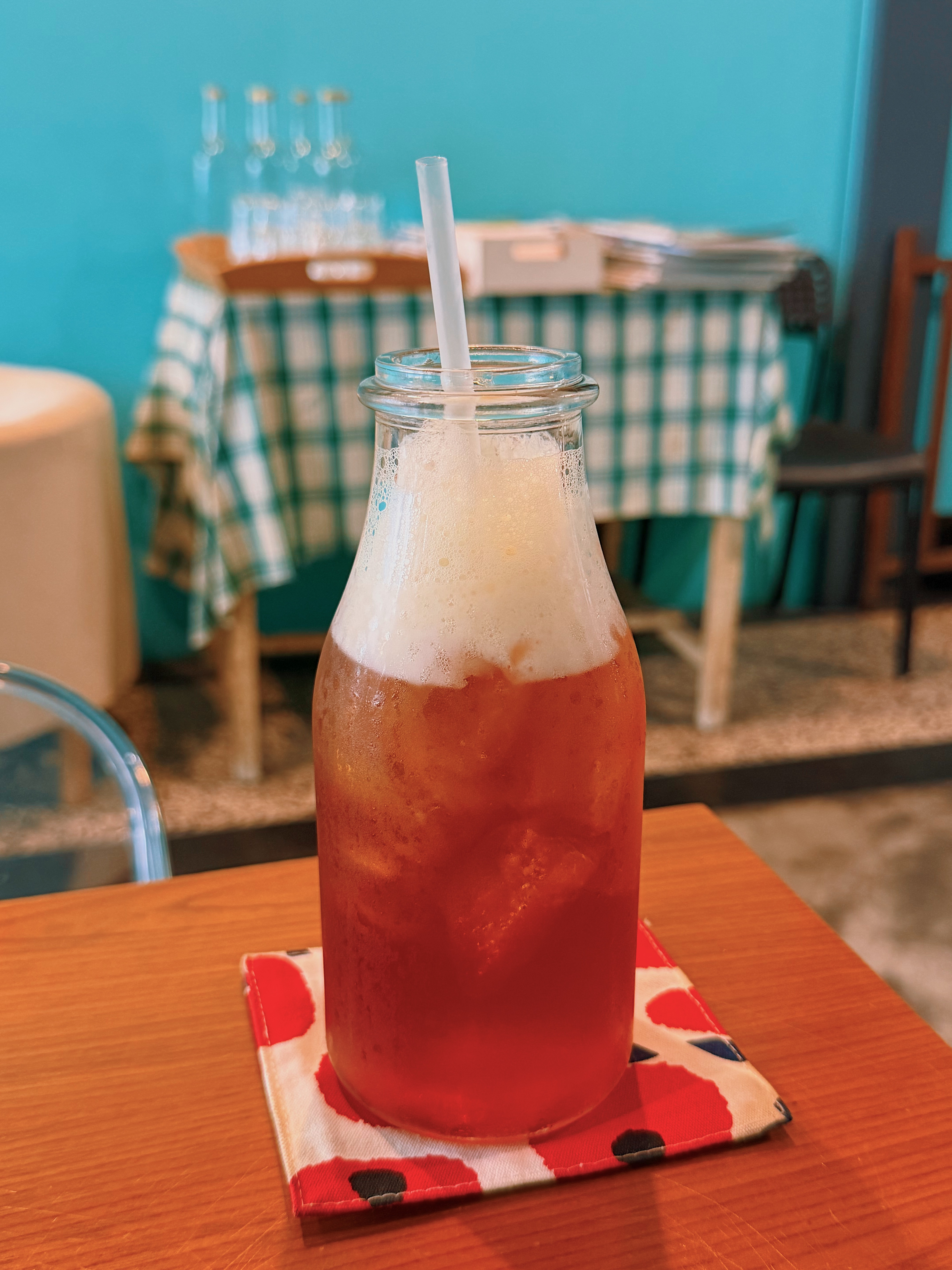 유리병에 담긴 차가운 홍차