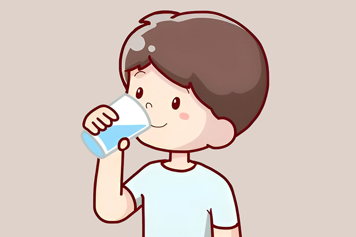 수분을-섭취하는-남성