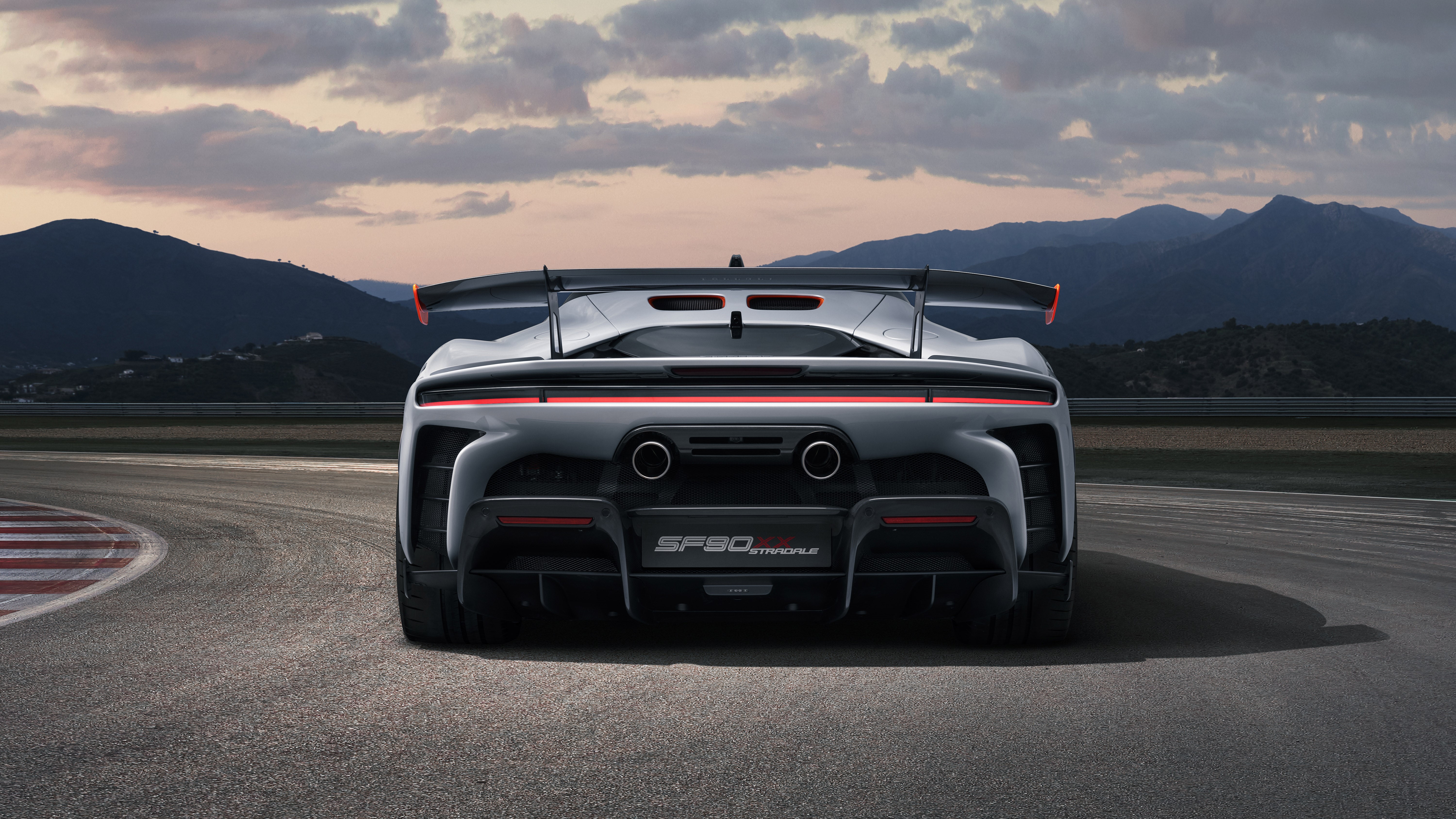 SF90 XX 스파이더 사진 원본