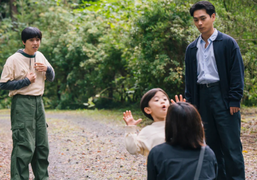 엄마를 만나는 라이온