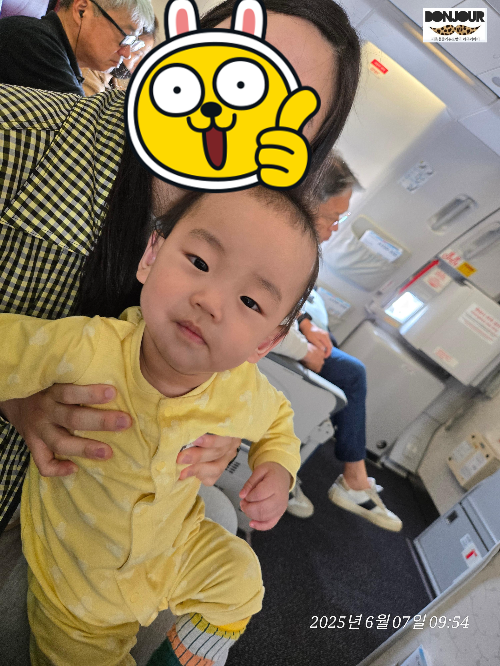 비행기에 탑승한 10개월아기와 4개월 임산부