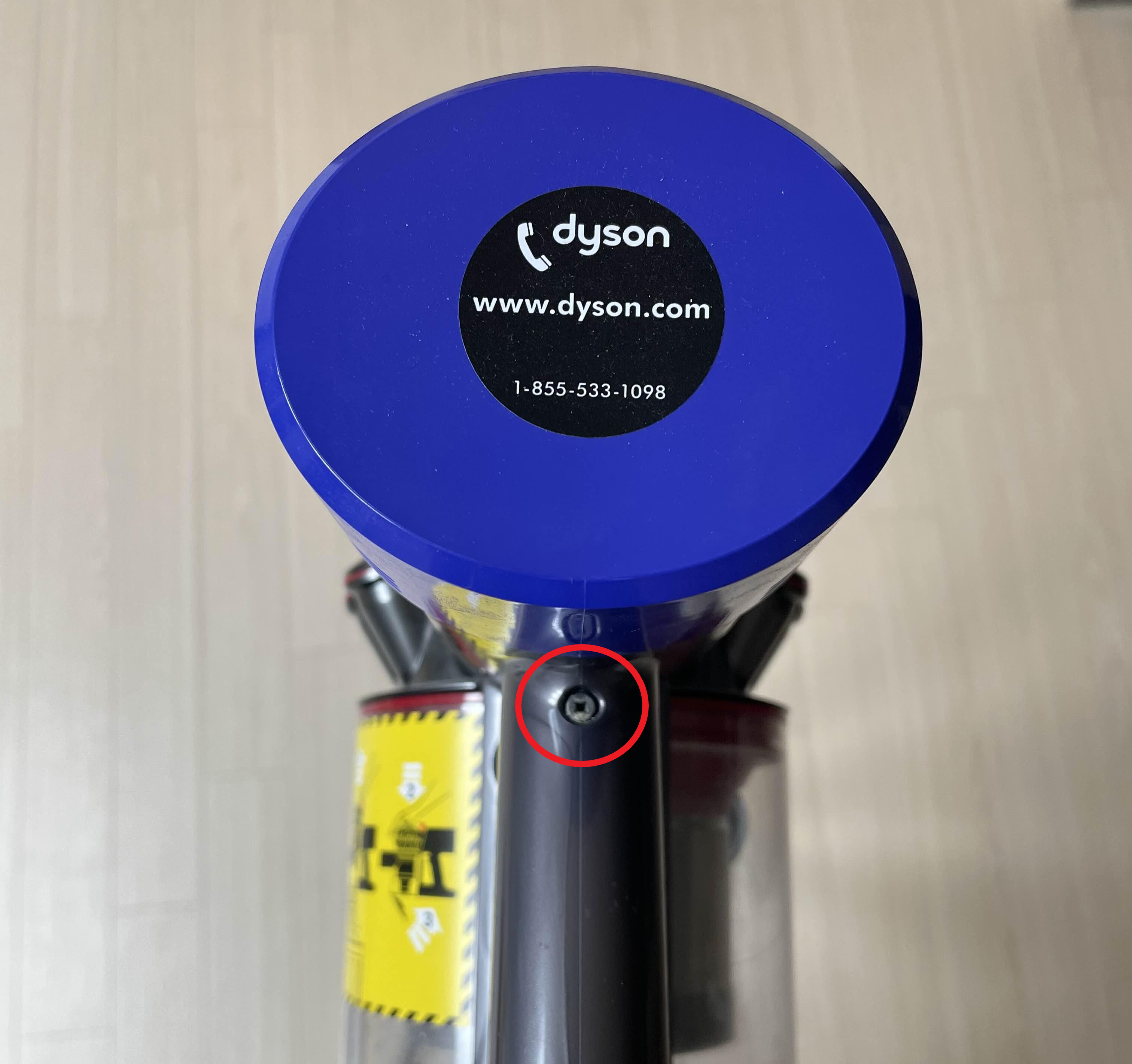 다이슨 청소기 배터리 교체 방법 볼트 풀기