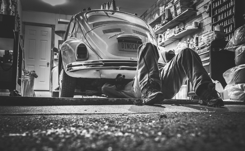 자동차 점검 사진