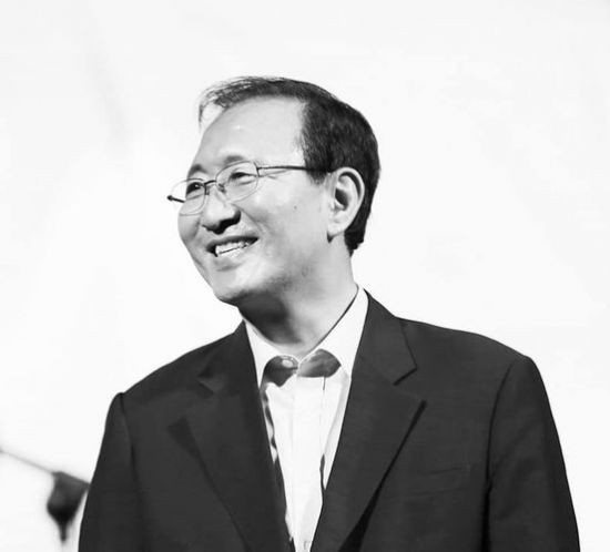 웃고 있는 고 노회찬 의원님의 모습