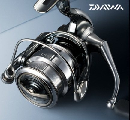 다이와 22이그지스트 2500s 모델의 사진