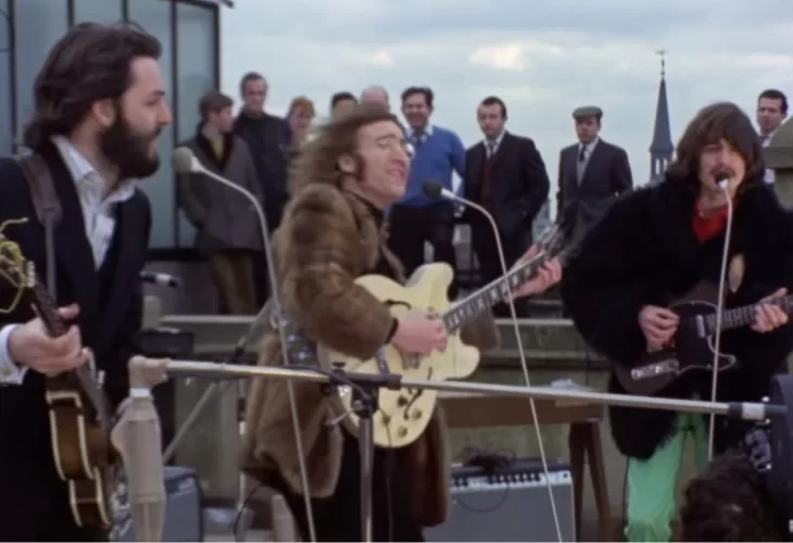 기타치는 존 레논