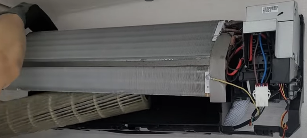 에어컨 벽걸이 송풍팬 분리 사진