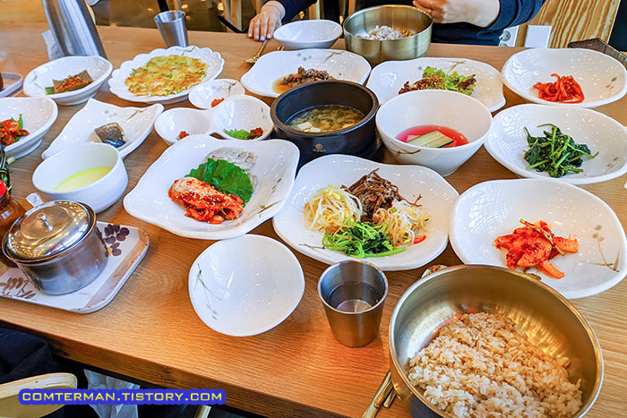 천안 벽오동 보리밥 차림