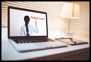 강의가 나오는 노트북 화면