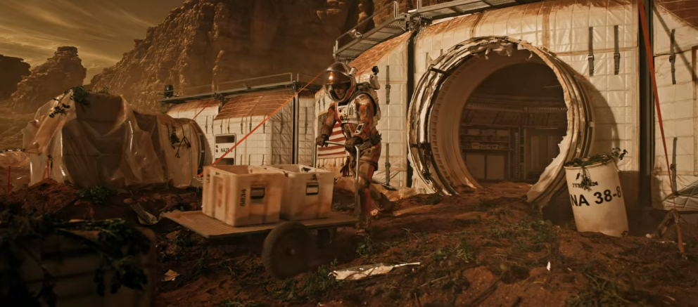 통로 한 쪽이 완전히 부서져 버린 모습