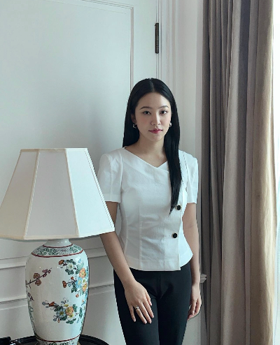 ์๋ฆฌ - <์กฐ์ด๊ทธ๋ผ์ด์จ>โ๏ธ
Double Breasted Boat-neck blouse