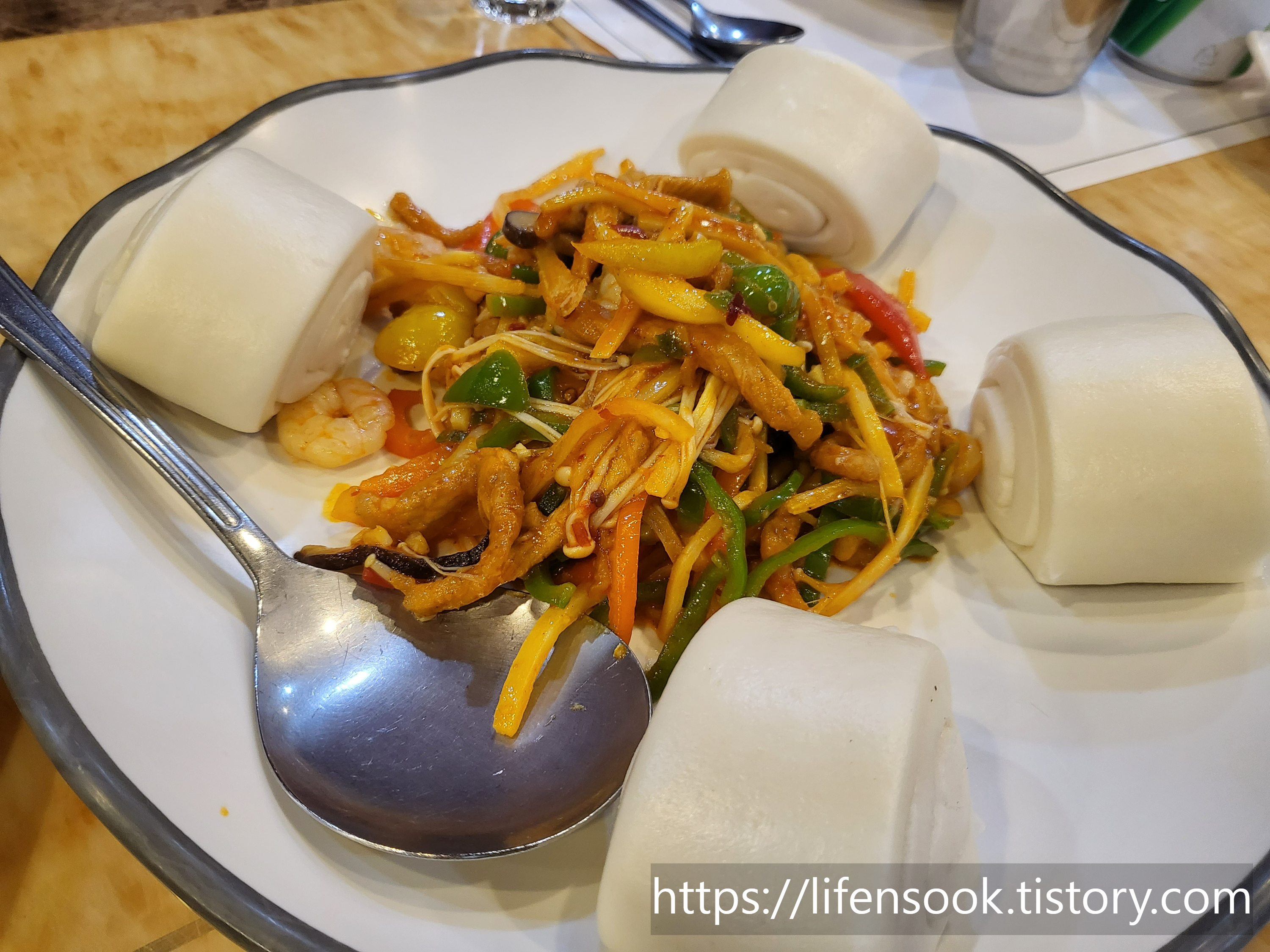 포청천 고추잡채와 꽃빵