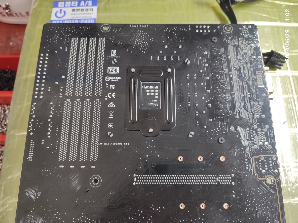 CPU 쿨러 장착 상태 확인 중