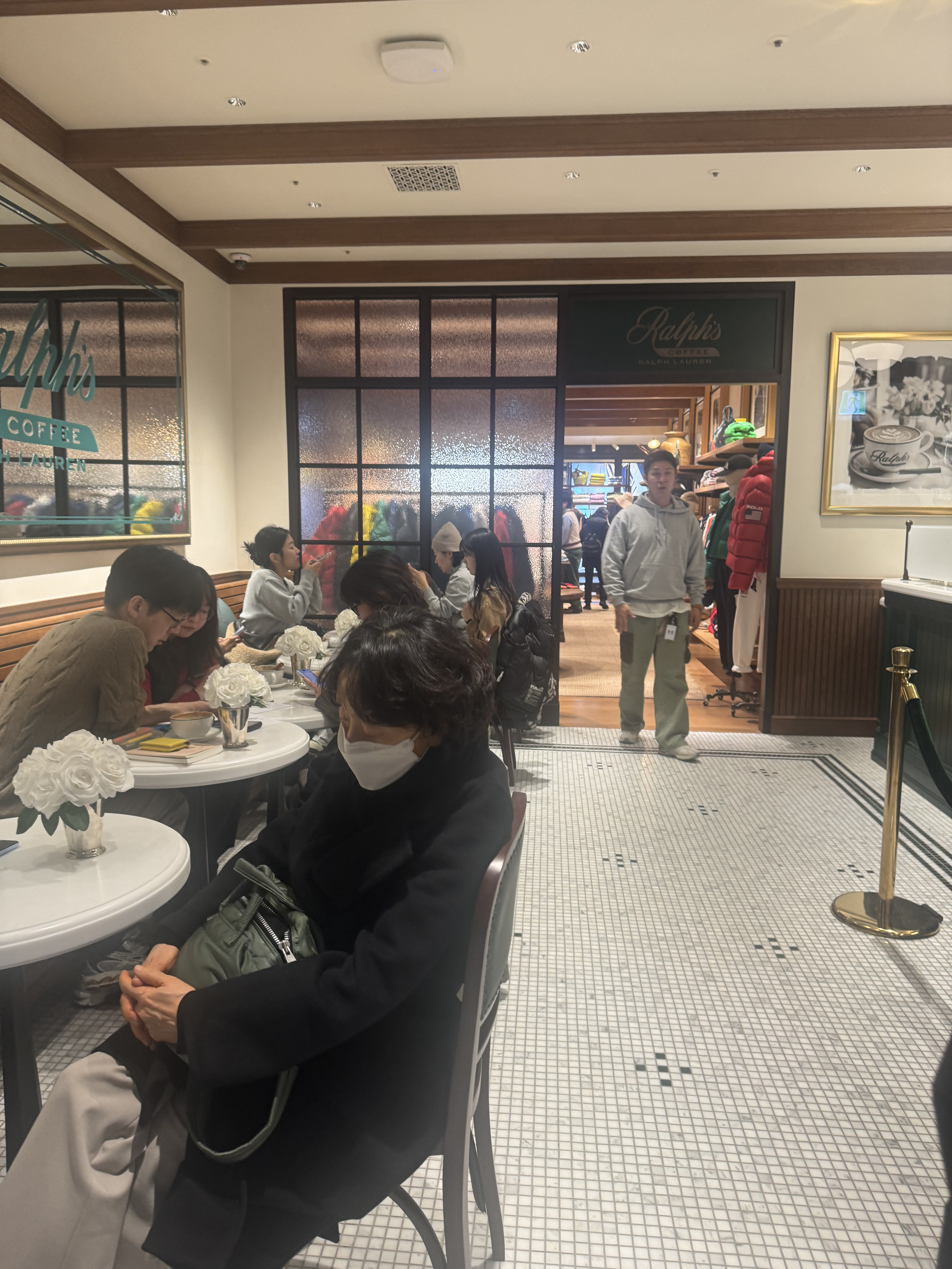 랄프스 커피 내부